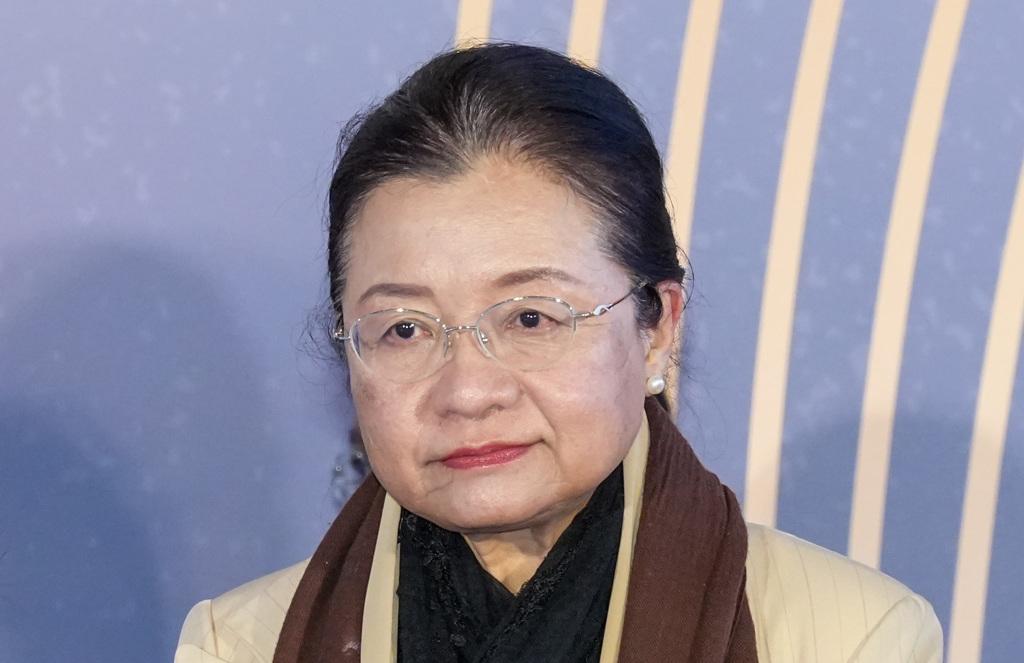 近期，监察院深陷公务车滥用风波。监察院副院长李鸿钧果断下令，禁止全体委职员工以个
