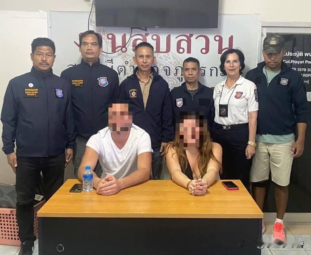 令人震惊！嘟嘟车上演不雅行为，两名外国游客被泰国警方带走！近日，两名外国游客