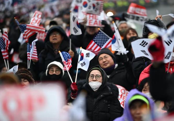中国对日本的两轮制裁，竟然嗨翻了韩国网民，韩媒和全网评论区满是花式嘲讽，画风格外
