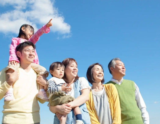 一生最值得信任的八个人：1、第一位；妈妈2、第二位；爸爸3、第三位：老师
