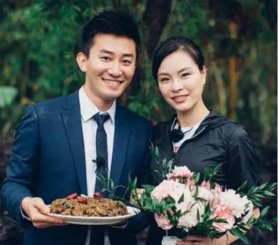 她是奥运冠军吴敏霞！大婚跪着为婆婆敬茶，对方态度却十分冷淡。婚后她两次怀孕，婆婆