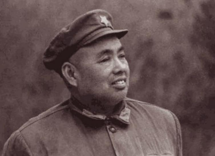 1976年许世友来到毛主席故乡韶山，就在喝酒时，许世友女儿突然上前耳语，许世友