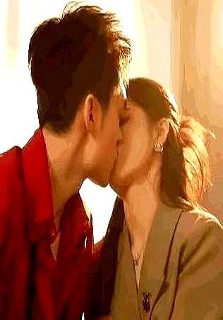 拍完吻戏，男主冲到角落干呕，搭档在旁边猛灌漱口水。你以为的浪漫，其实是满屏