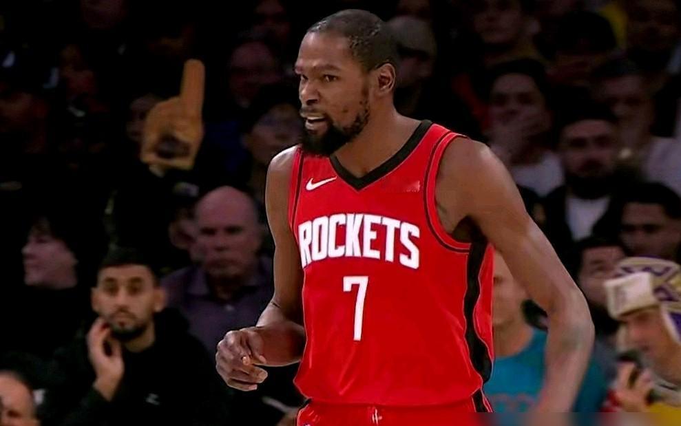 别再盯着得分数据了。火箭赢球，是从让队内天赋“少出手”开始的。破译一下申京的