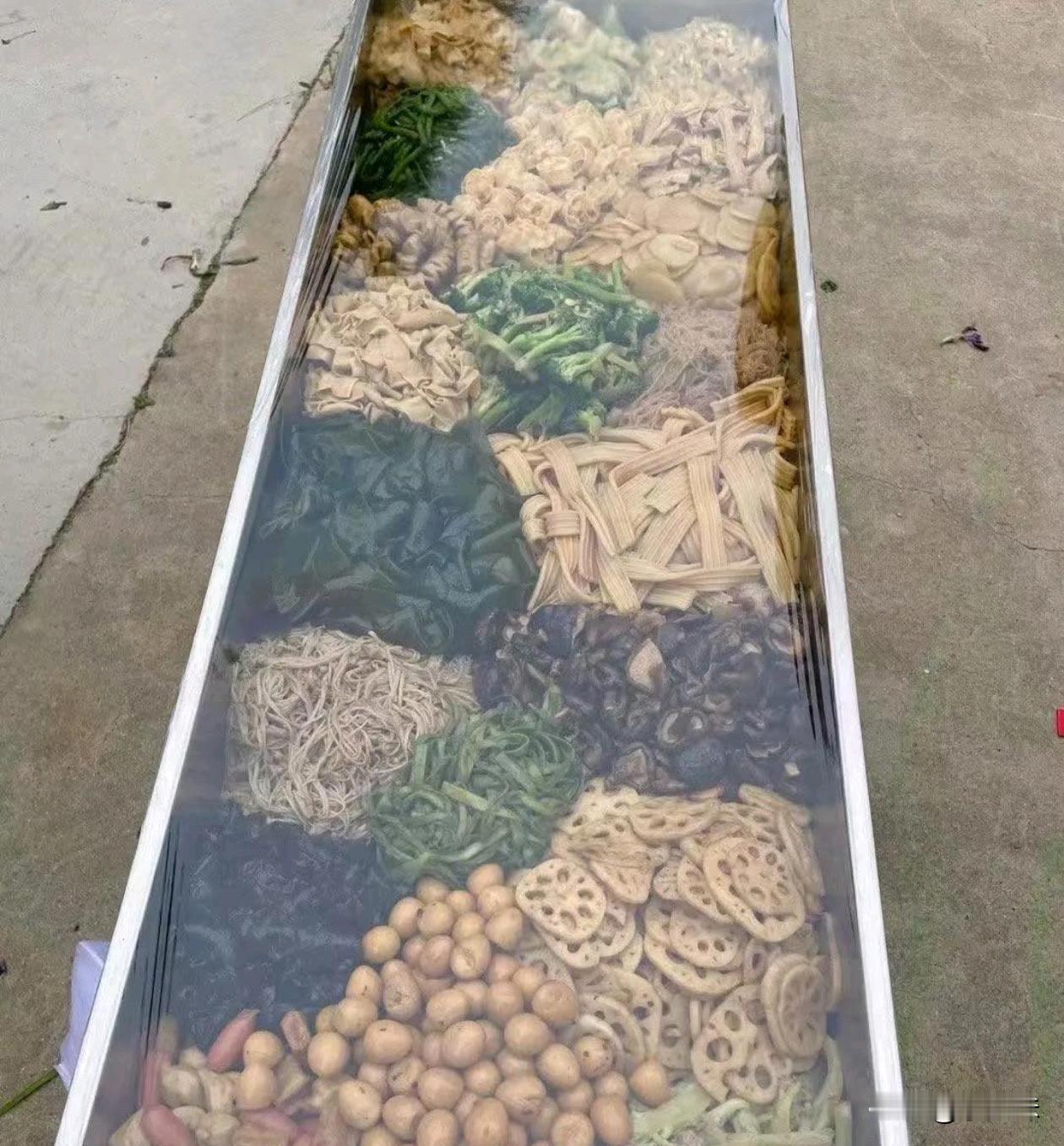 看见这摊位就走不动道了
