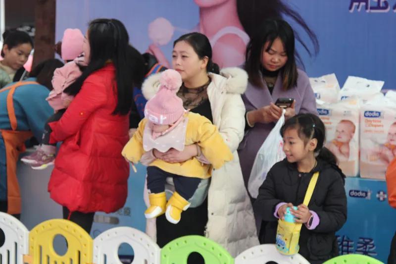 婆媳之间，“出钱”和“出力”真的能二选一吗？有人说婆媳相处要么出钱要