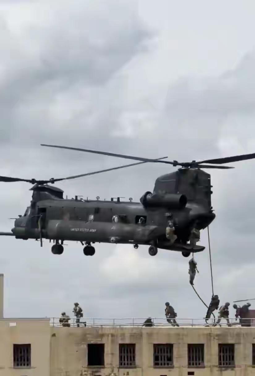 一小时就抓捕了一国首脑，而且零伤亡，堪称奇迹那些直升机低空飞行，目视都可以用高