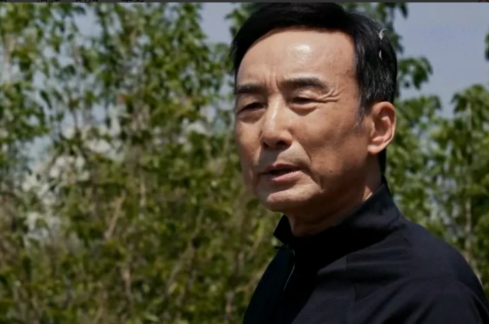 《以法之名》第29集预告，洪亮听到了江旭东父子的谈话，他的天塌了！江旭东已经开始