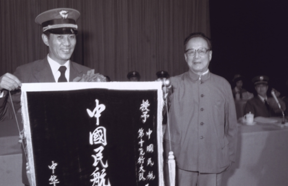 1983年，包含沈阳军区参谋长女儿在内的6名劫匪枪击了两人后，用手枪对准了中国民