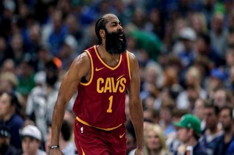 四万三千分之下，皆是徒劳的追赶者。詹姆斯以43111分稳坐王座。场均26.