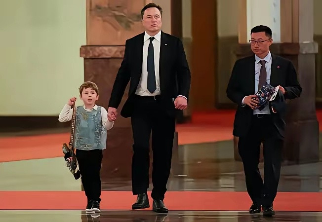 这个男人，谁看谁不喜欢呢？马斯克每秒赚2万人民币每分钟赚120万人民币每小时赚7