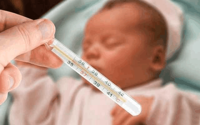 为什么宝宝总爱半夜发烧? 这三点宝妈要注意了!
