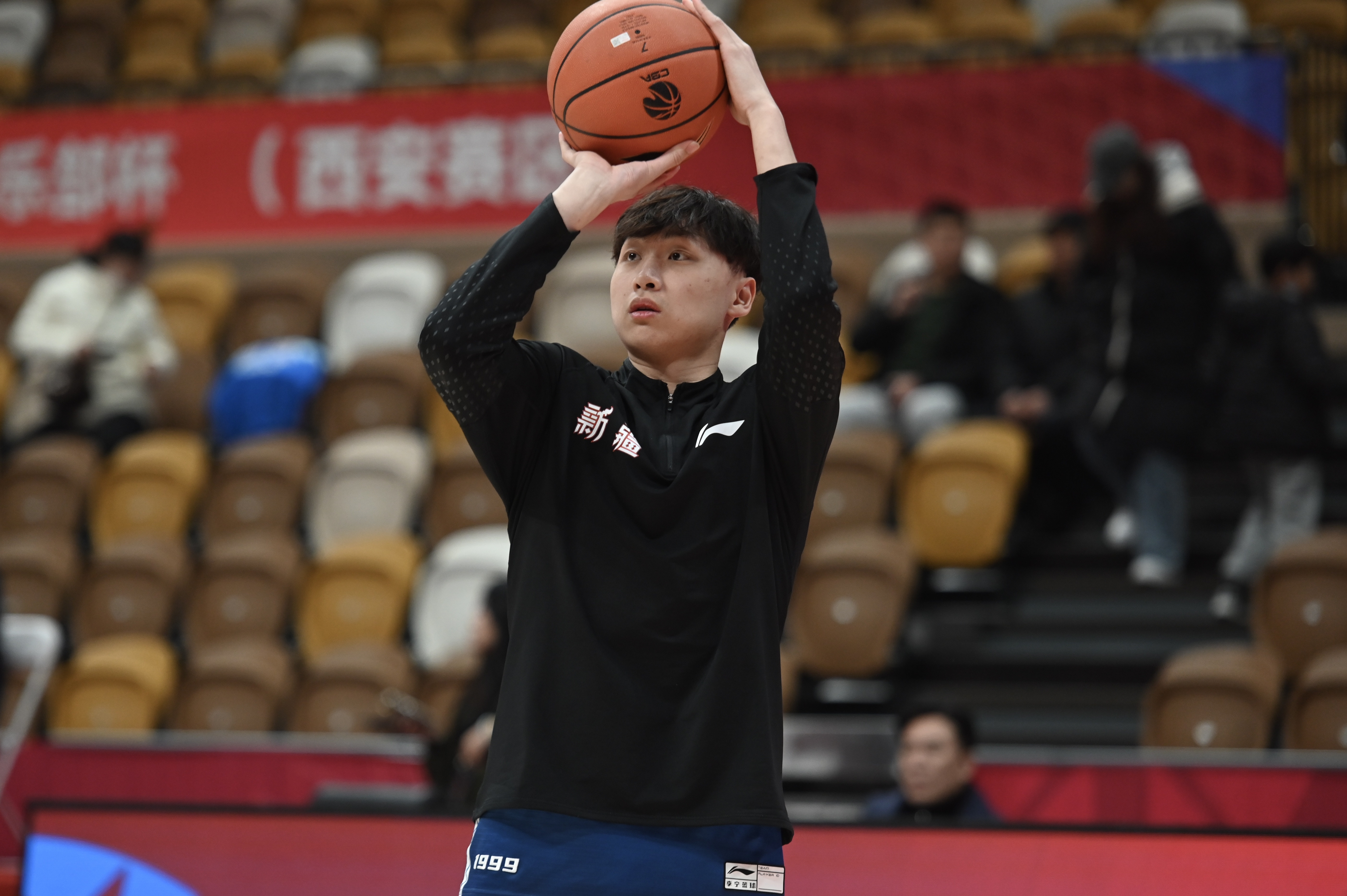 媒体人: 新疆输球进攻端问题不少 外线出手少 关键时刻缺少持球点