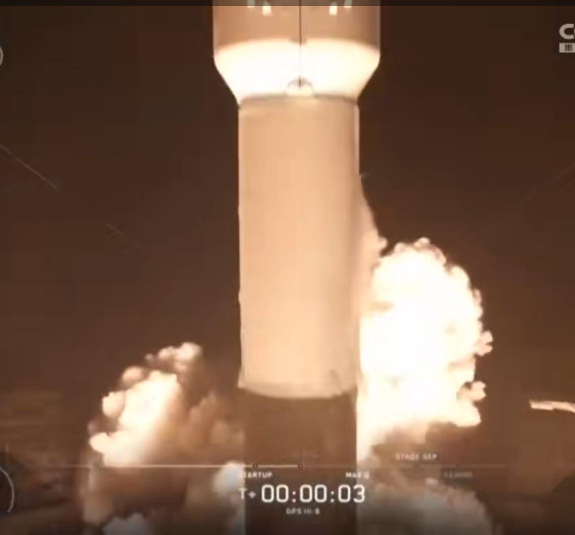 马斯克的SpaceX正调整太空战略，将登月作为火星探索的跳板。在星舰基地，多枚火