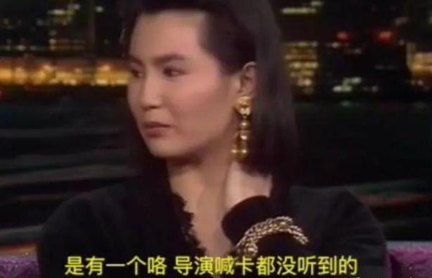 一次，黄霑问张曼玉：“跟你拍过吻戏的男演员谁最坏？”张曼玉尴尬摸了摸脖子说：“他