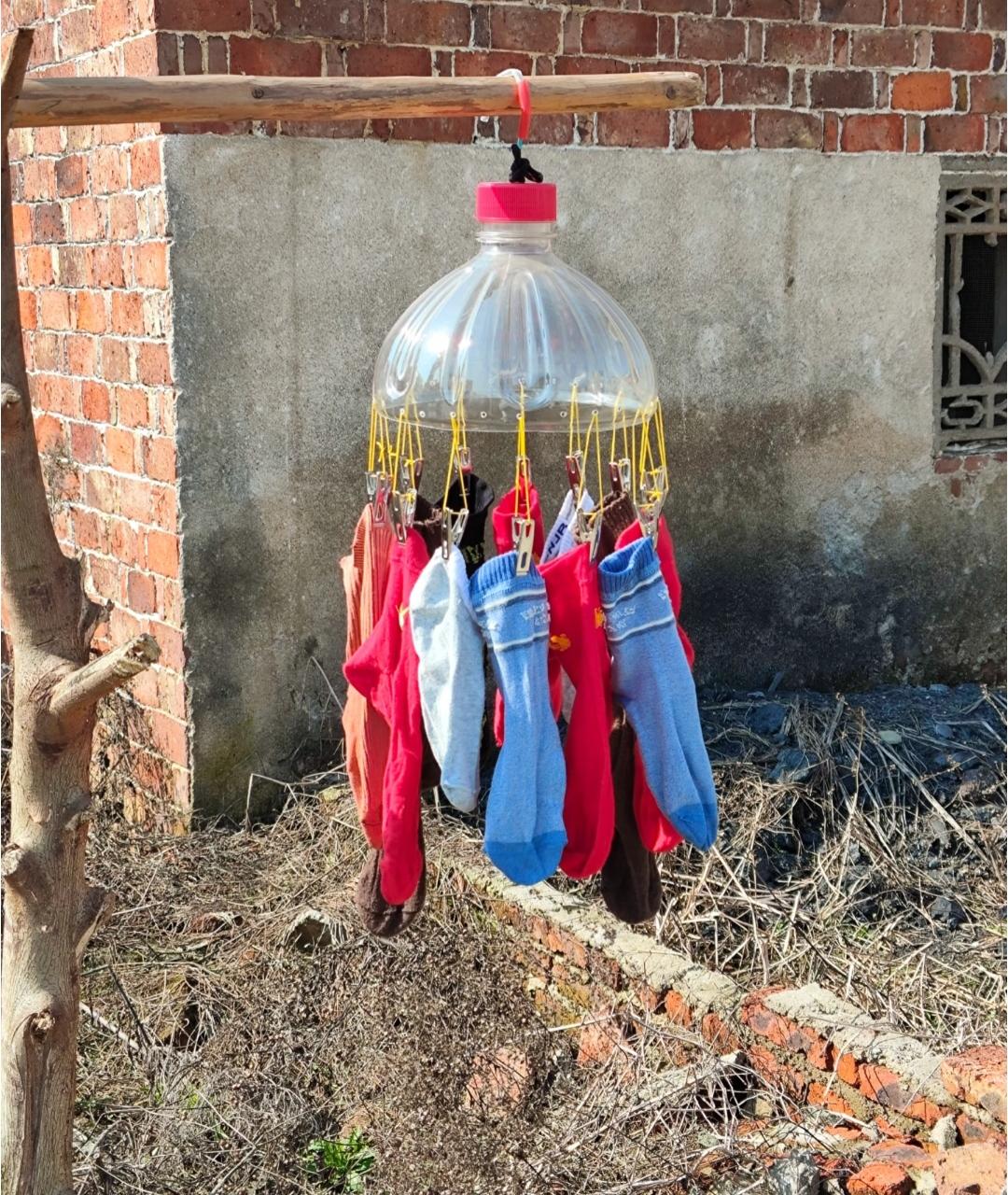 国外网友吐槽：中国人太自相矛盾了一边造全球最多的钢，一边捡瓶子卖钱？咱们国家