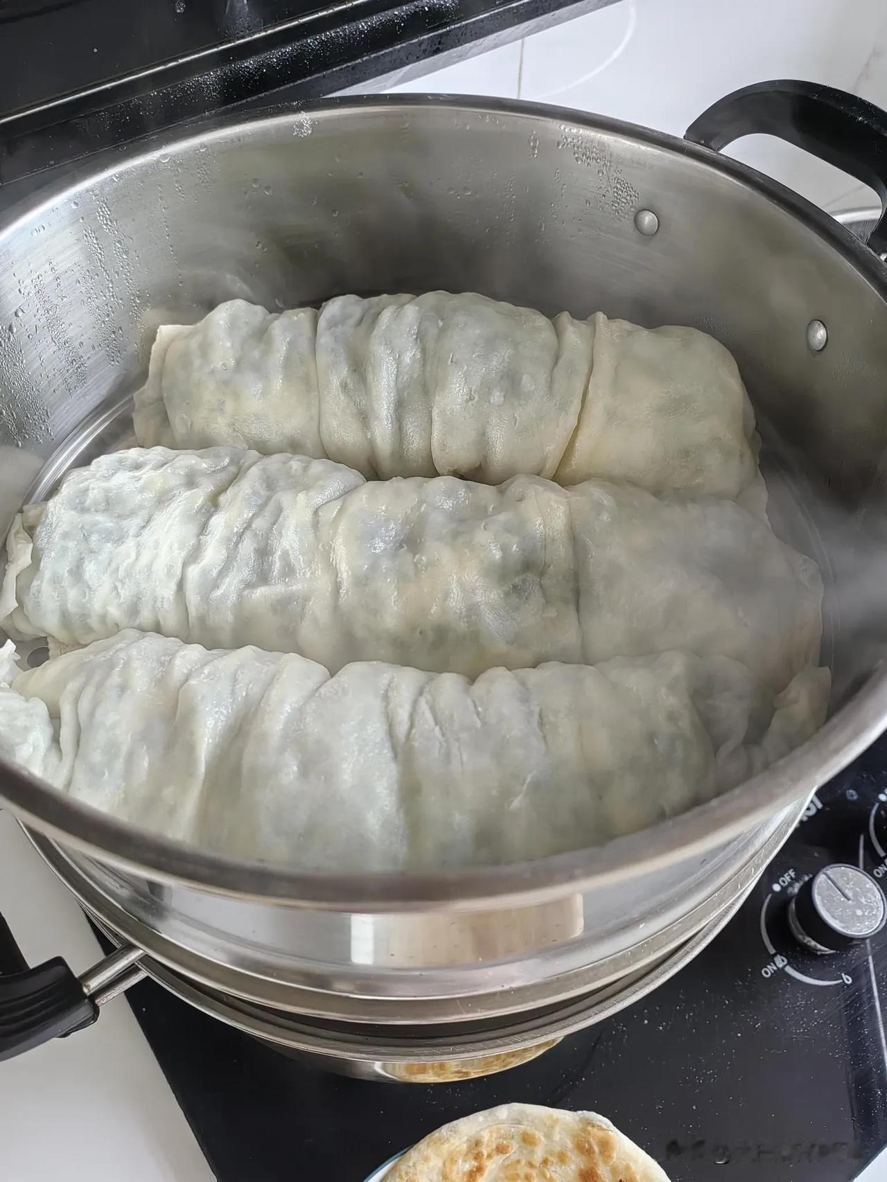 作为一个地道的北方人，对面食的热爱那真是深入骨髓。就说菜蟒和肉蟒，简直是面食界的