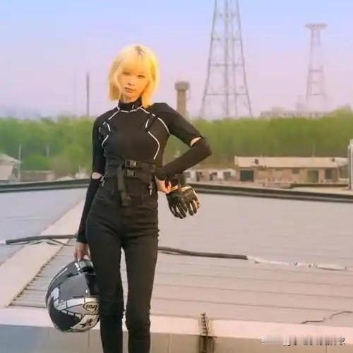 提起痞幼，多数人先想到她和张继科的“师徒绯闻”——2022年两人频繁合拍视频，教