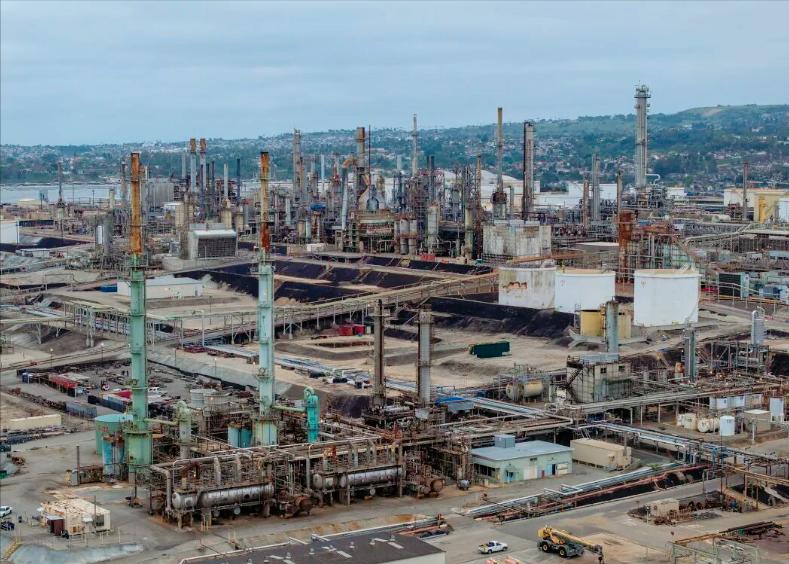 美国整整50年都没敢碰的事，特朗普直接拍板官宣了。那就是要建一座全新的大型炼