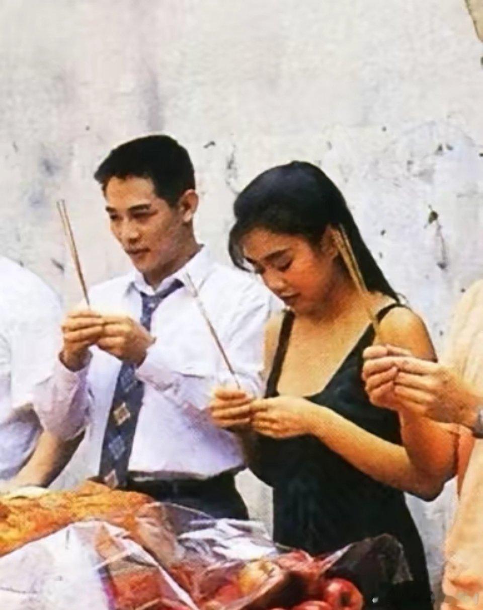 电影《中南海保镖》开机仪式照找到张略微清晰点的，还记得吗第一次看是什么时候？