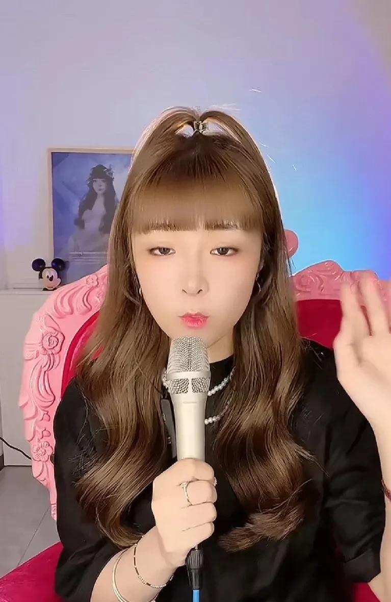 魏三女儿魏嘉欣回应娇娇爆料师父深夜醉酒给自己发信息让她去房间聊天目的不纯，我爸半