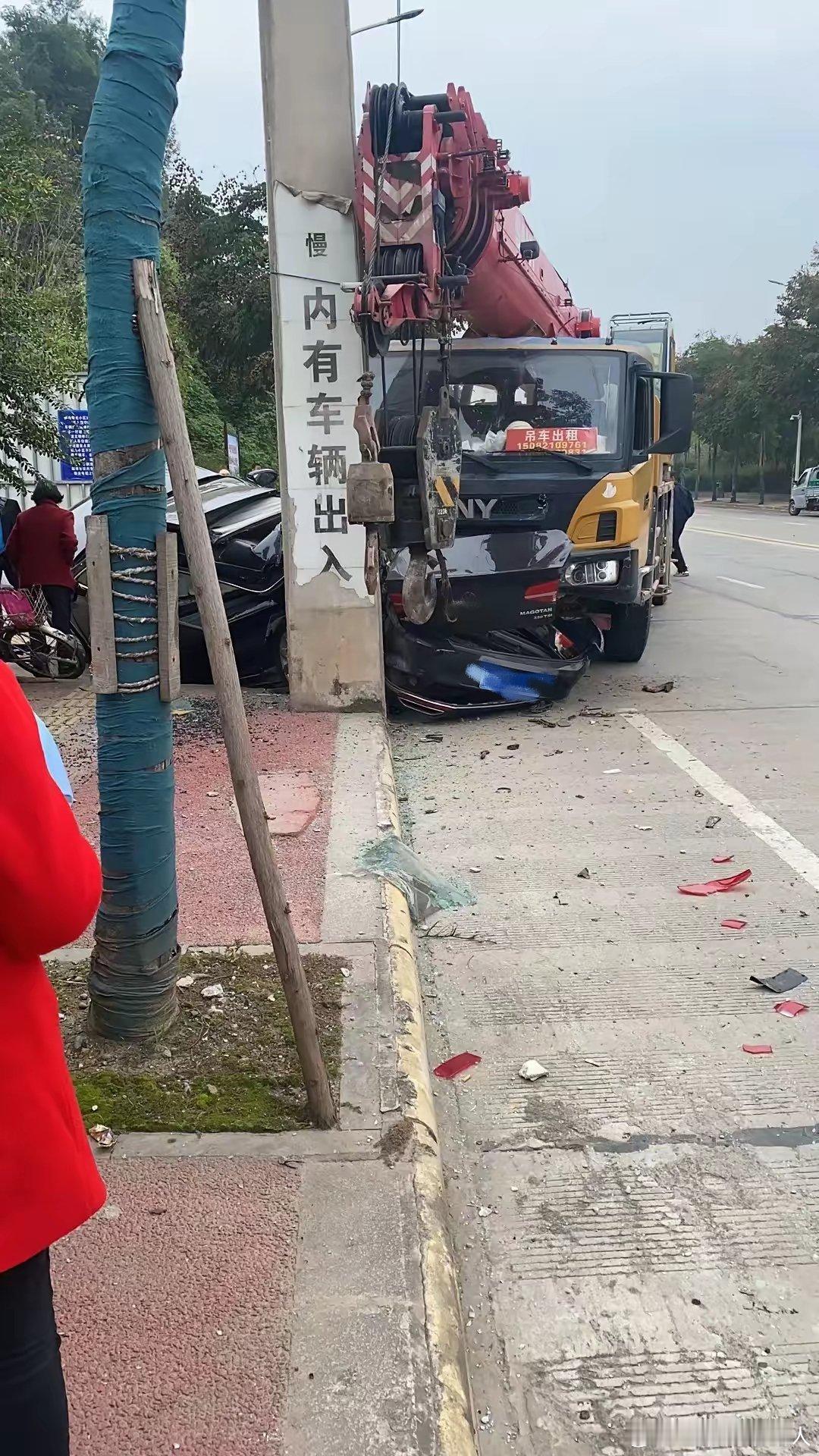 别再扯什么德系日系了真到了绝对力量跟前管你什么车，都得碎成渣