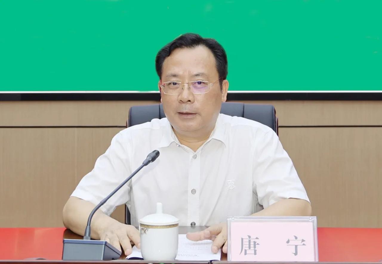 广西反腐周末不打烊，一厅官退休后被查，另有一县级市市长任上被查。被查的厅官，