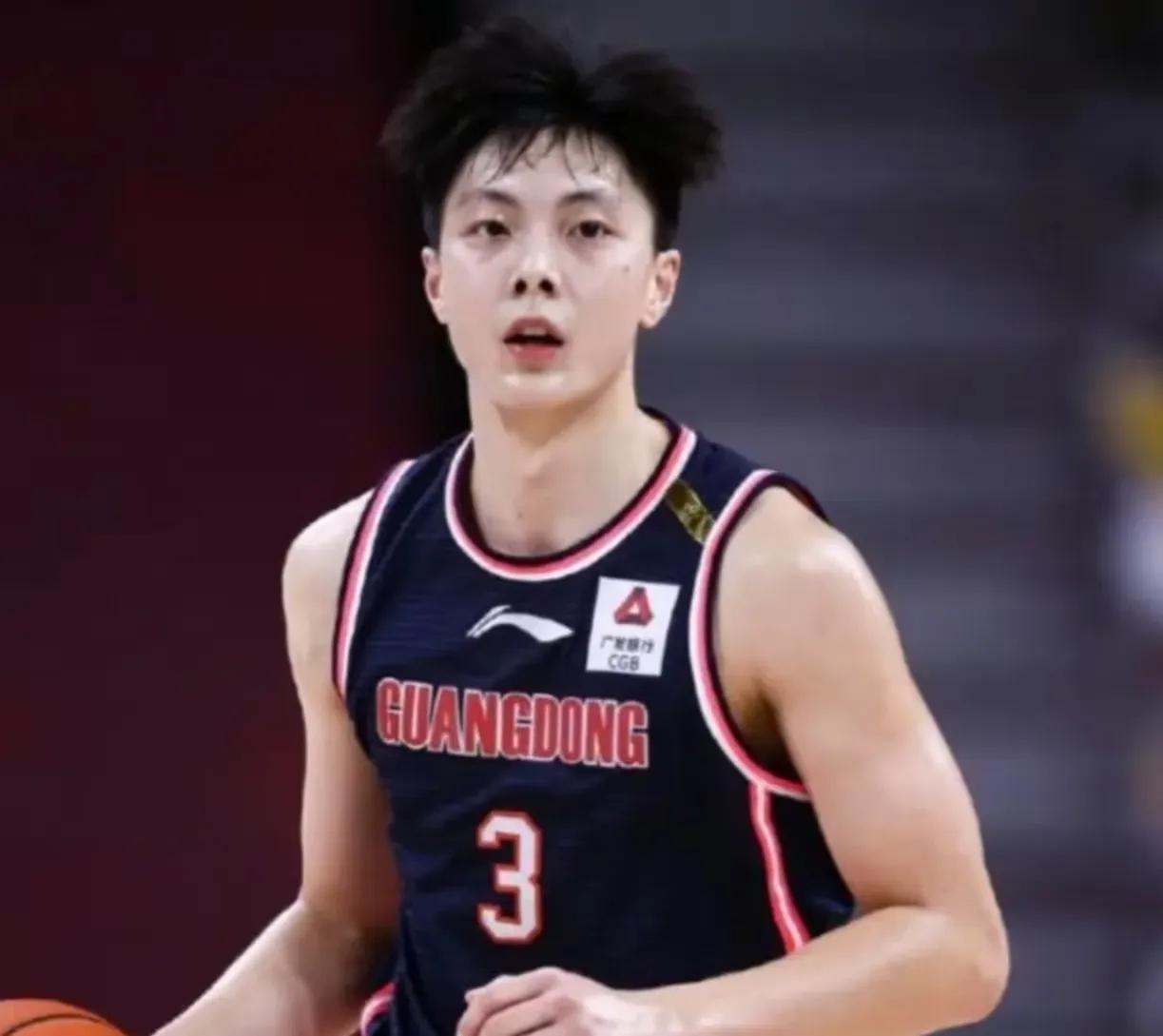现在没啥可以写的了，要不咱就夸夸广东男篮未来潜力无限的球员：1，徐昕：中锋，2
