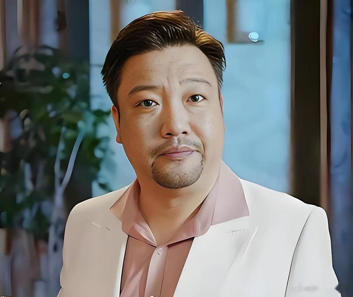 同样私密场景被偷录泄露为什么郭宇欣被换角、撤资源、大量脱粉，而到了贾冰这里，大家