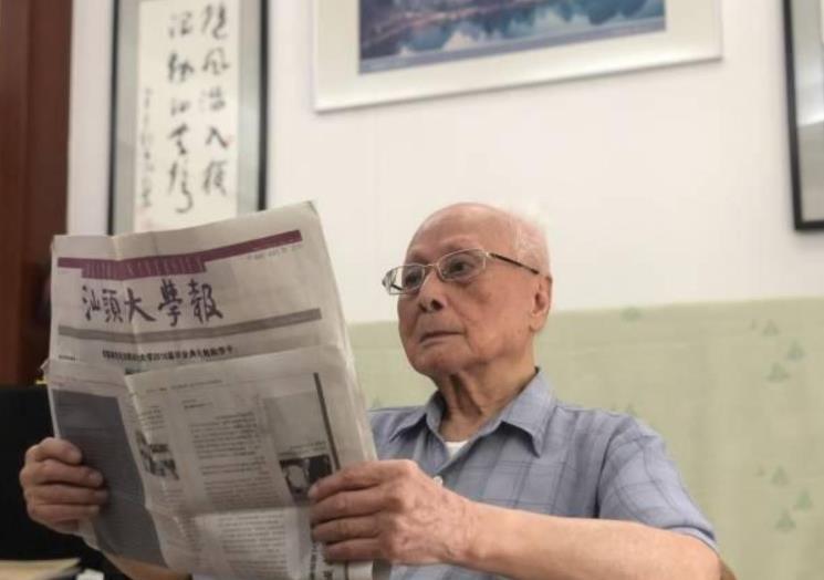 1988年福建东山岛来了个白发老头，没人认识他。后来中组部报告显示，这人叫谢汉光