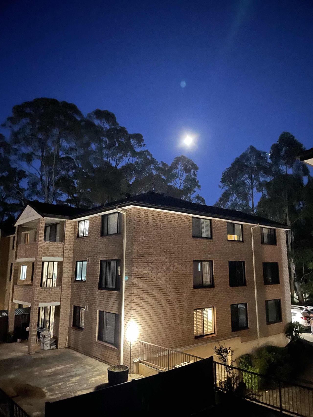 地处南太平洋的澳大利亚，天空碧蓝，绿树成荫，空气清新，在全世界宜居城市中名列前茅