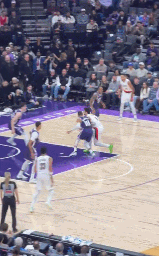 夸张！威少从夏普身上看到了曾经的自己！在今天NBA常规赛开拓者对阵国王的第四节