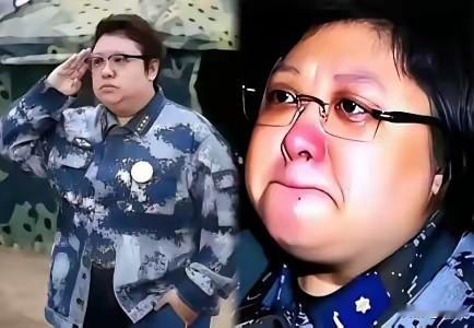 近日，韩红一张公益义诊结束后的路人抓拍老照片引发热议，再度将她推上热搜。画面中，