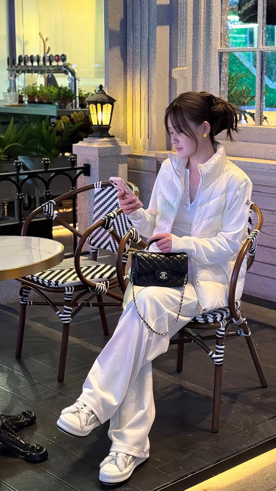 秋冬穿搭越简单越高级。