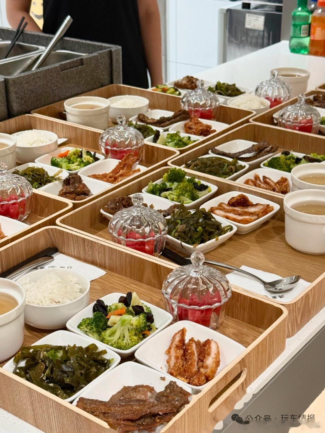 鸿蒙智行的餐食这么好吗？