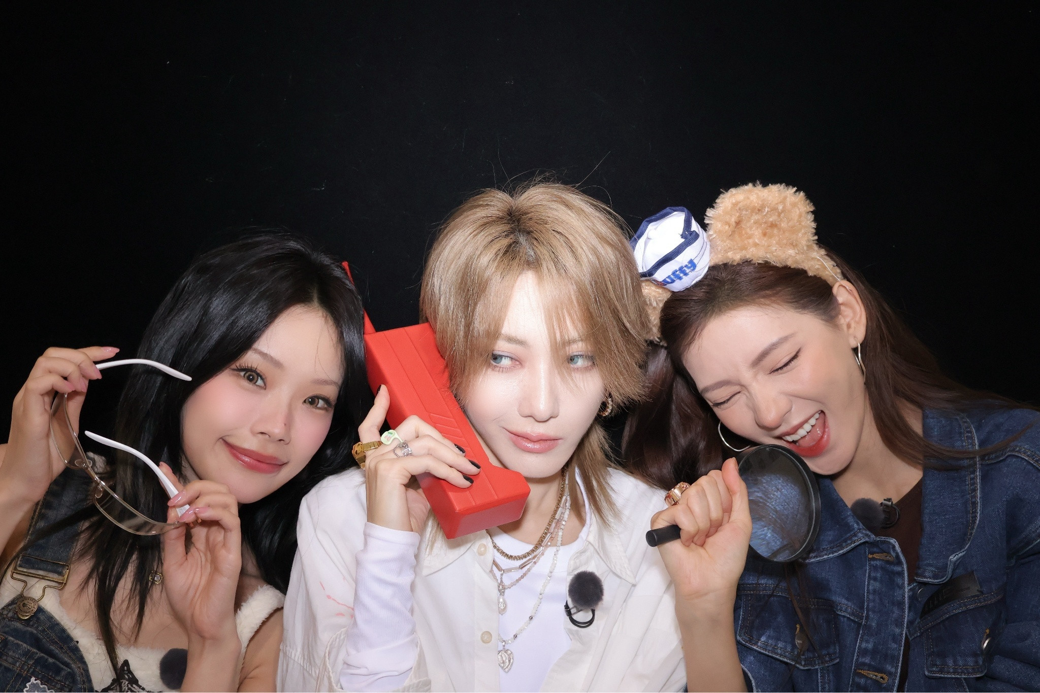 张予曦晒和刘忻万妮达大头贴合照张予曦晒和刘忻万妮达大头贴合照我真的要被这三位