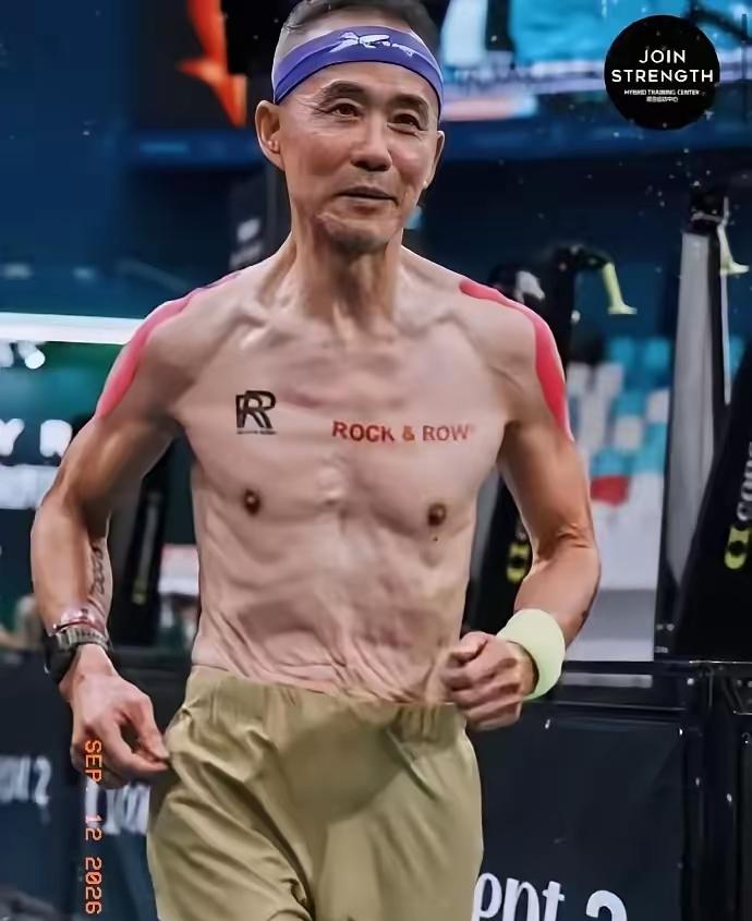 王石这张照片我反复看了三遍。第一遍觉得心疼，第二遍觉得震撼，第三遍突然有点说
