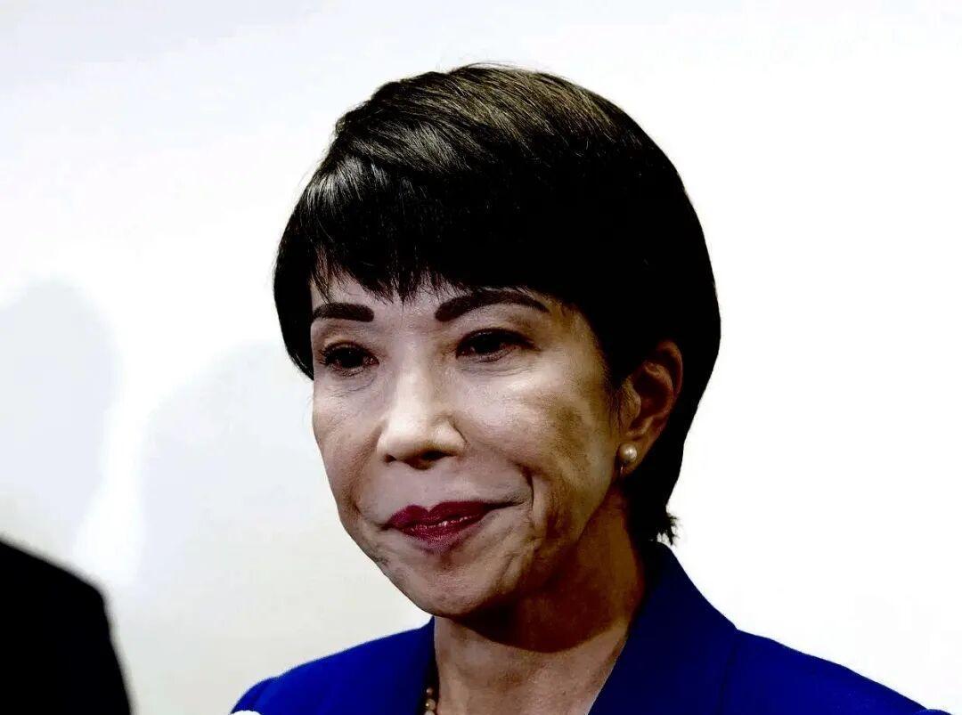 高市早苗刚当上日本首相时，民调支持率为什么一直很高，说白了，就是刚上台，靠民众一