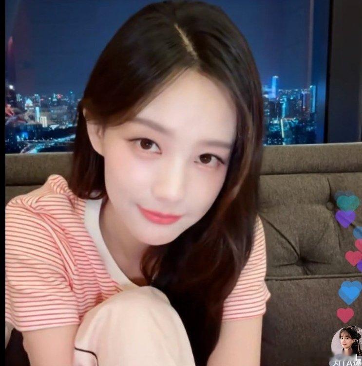 李一桐好多妈妈李一桐直播名场面！陪看《天地剑心》时弹幕被“清瞳宝宝妈妈爱你”