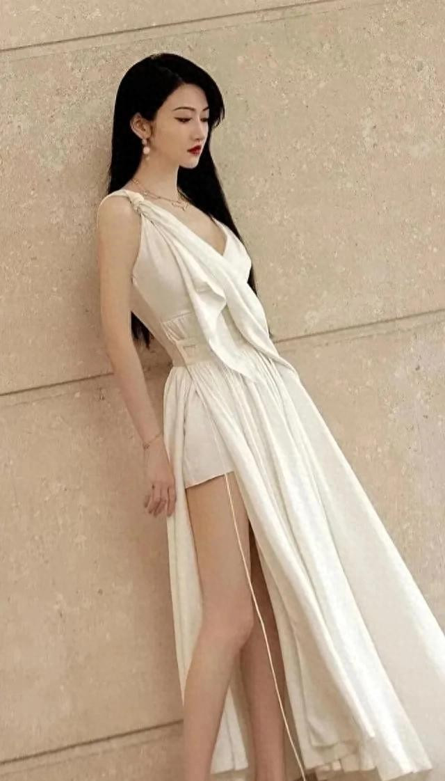 景甜的纤细大长腿，真得感谢摄影师的神技
