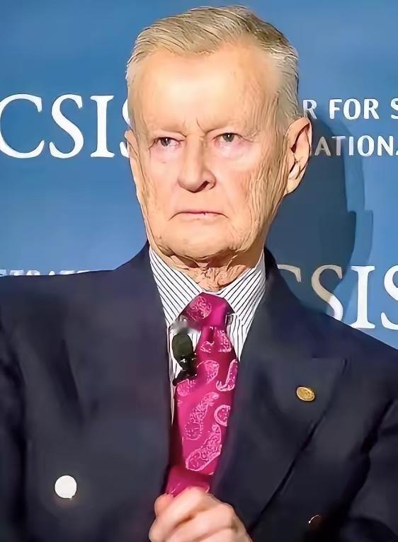美国一个顶级的战略家，和基辛格齐名的那种，晚年曾反复说，我们犯了个天大的战略错误