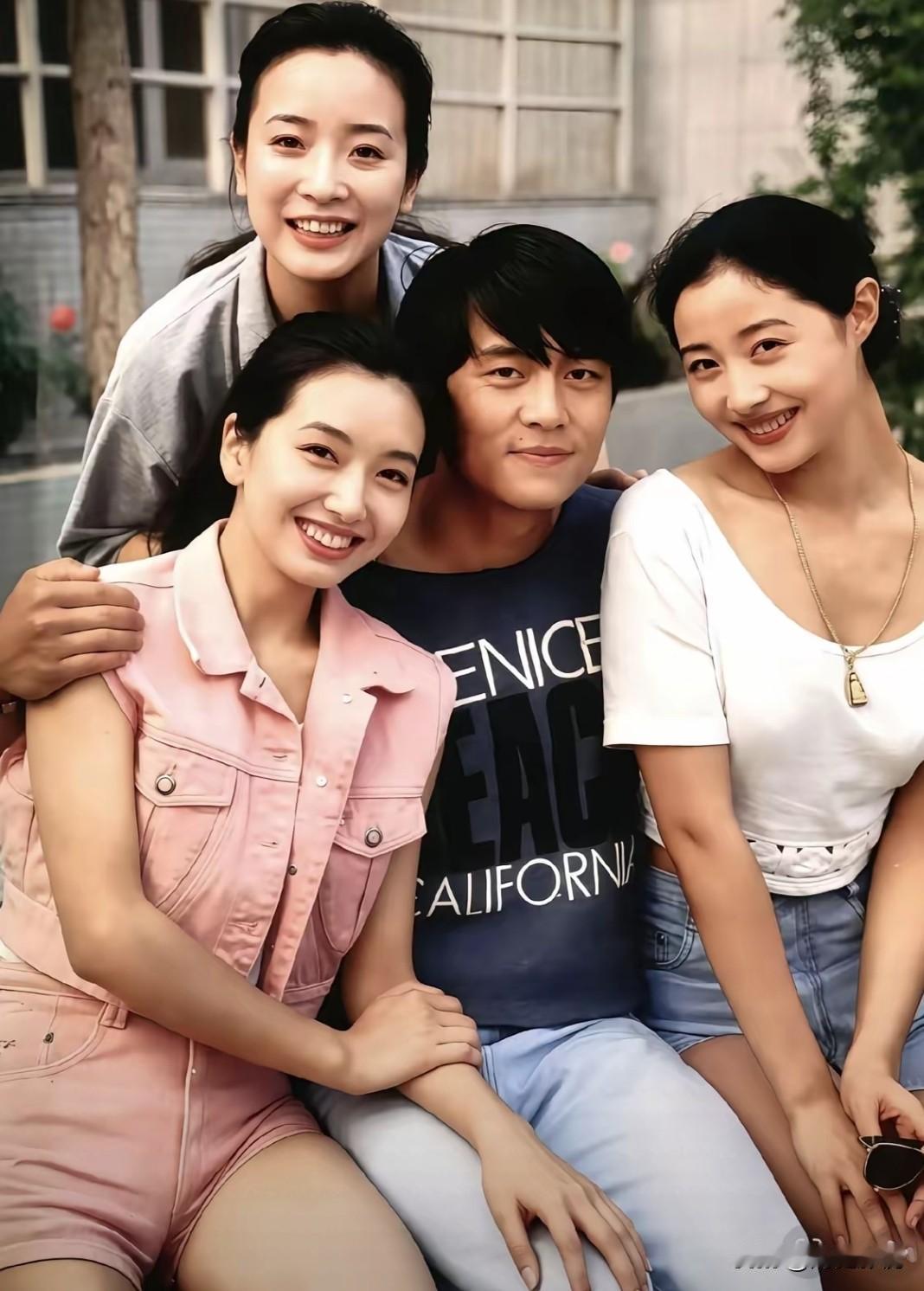 大家发现了吗？那时的陈小艺虽然没有江珊、刘蓓出名，但她原生美让人看着更真实，没有