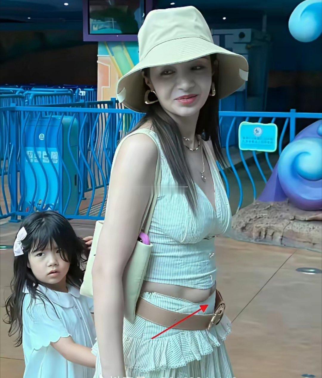 新疆最美的女明星了，状态保持的真好​​​