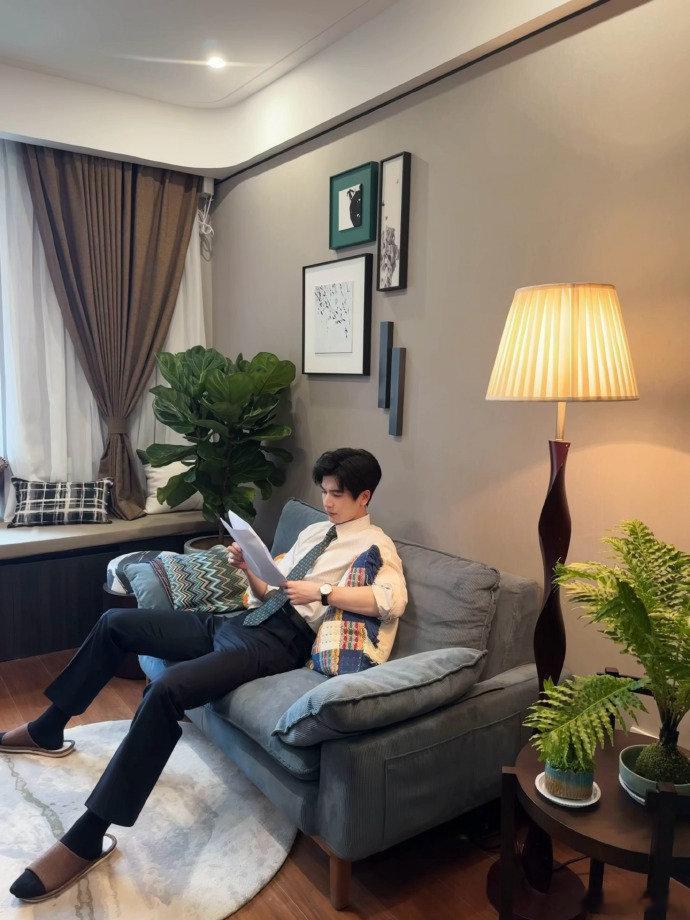 张凌赫晒live照告别樱桃琥珀张凌赫晒live图告别樱桃琥珀樱桃琥珀大结局后，张