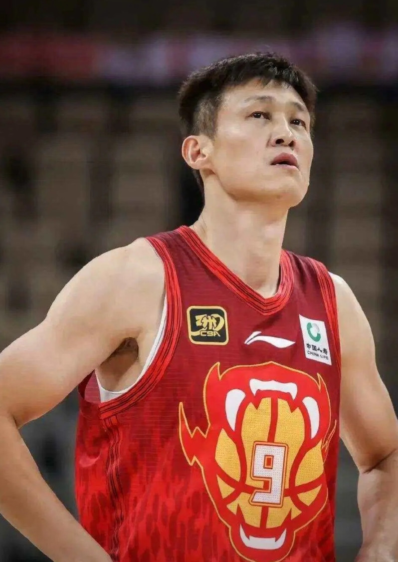 媒体人:预测周鹏退役后去向大概率四选一：1.任深圳队副总经理--40%.