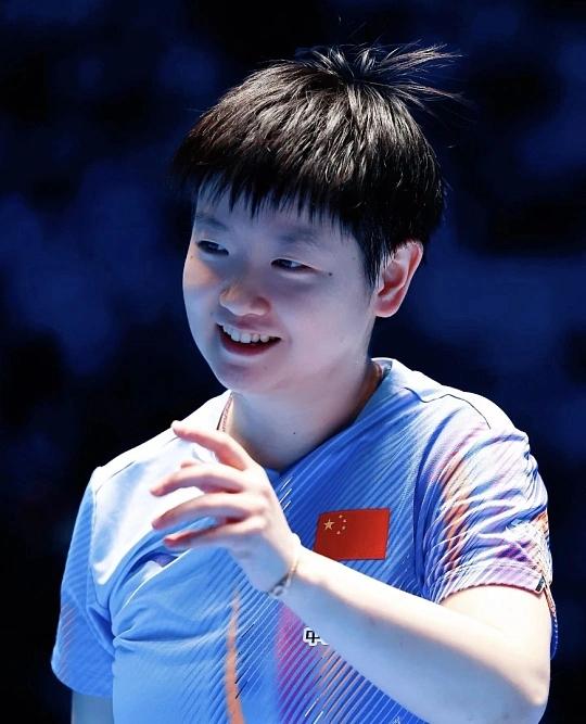 孙颖莎今天斗志昂扬出战的消息传遍了四海八荒。手中遥控器已握紧，翘着二郎腿开心的