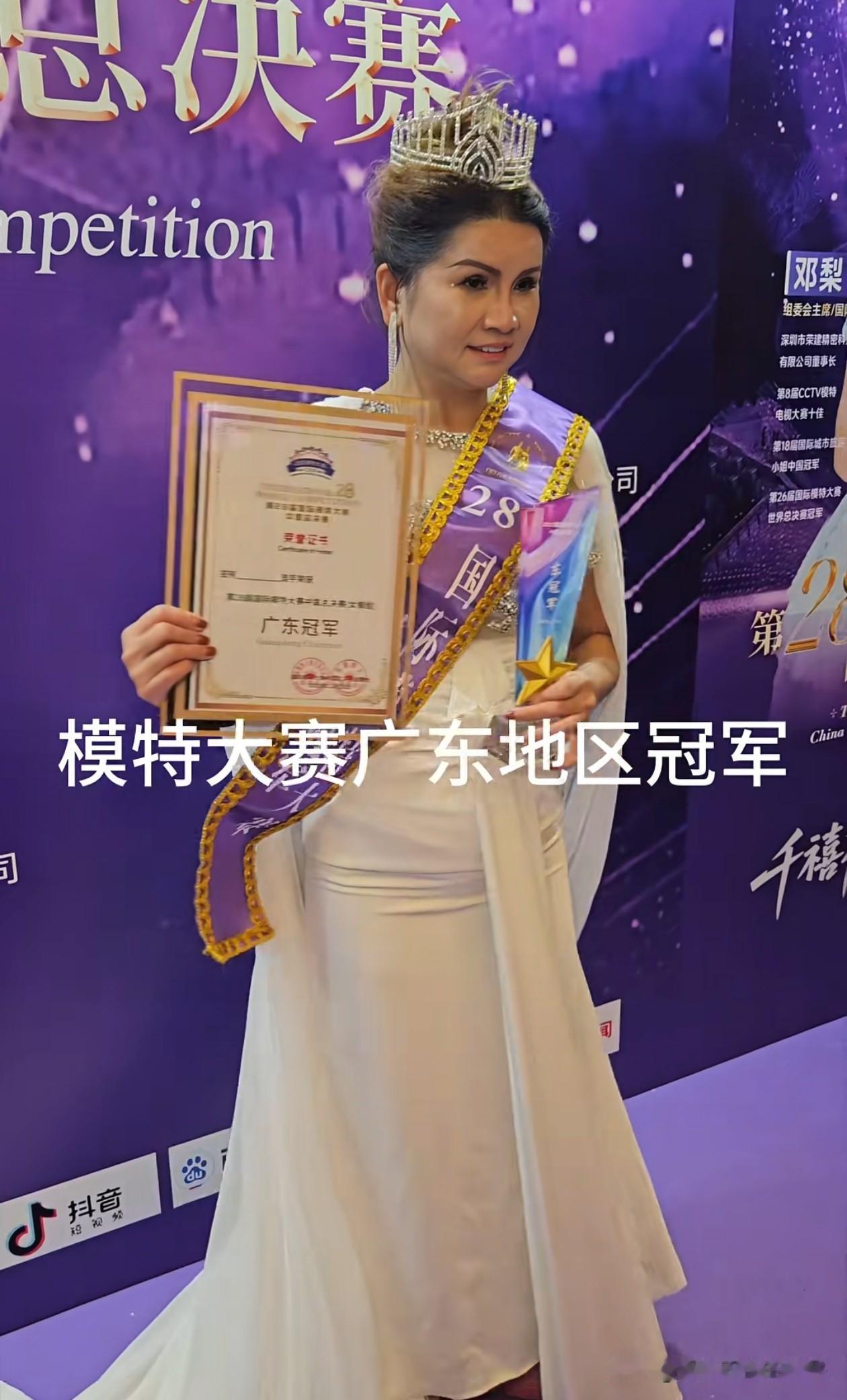 只要自己不尴尬，尴尬的就是别人！近日，广东的模特大赛冠军引起了热议，仔细看了这位