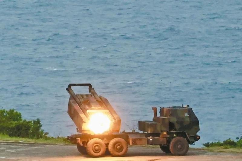 美方公开承认“500美军进驻台湾”！目的是为了试探中国大陆的红线，面对这样的挑衅