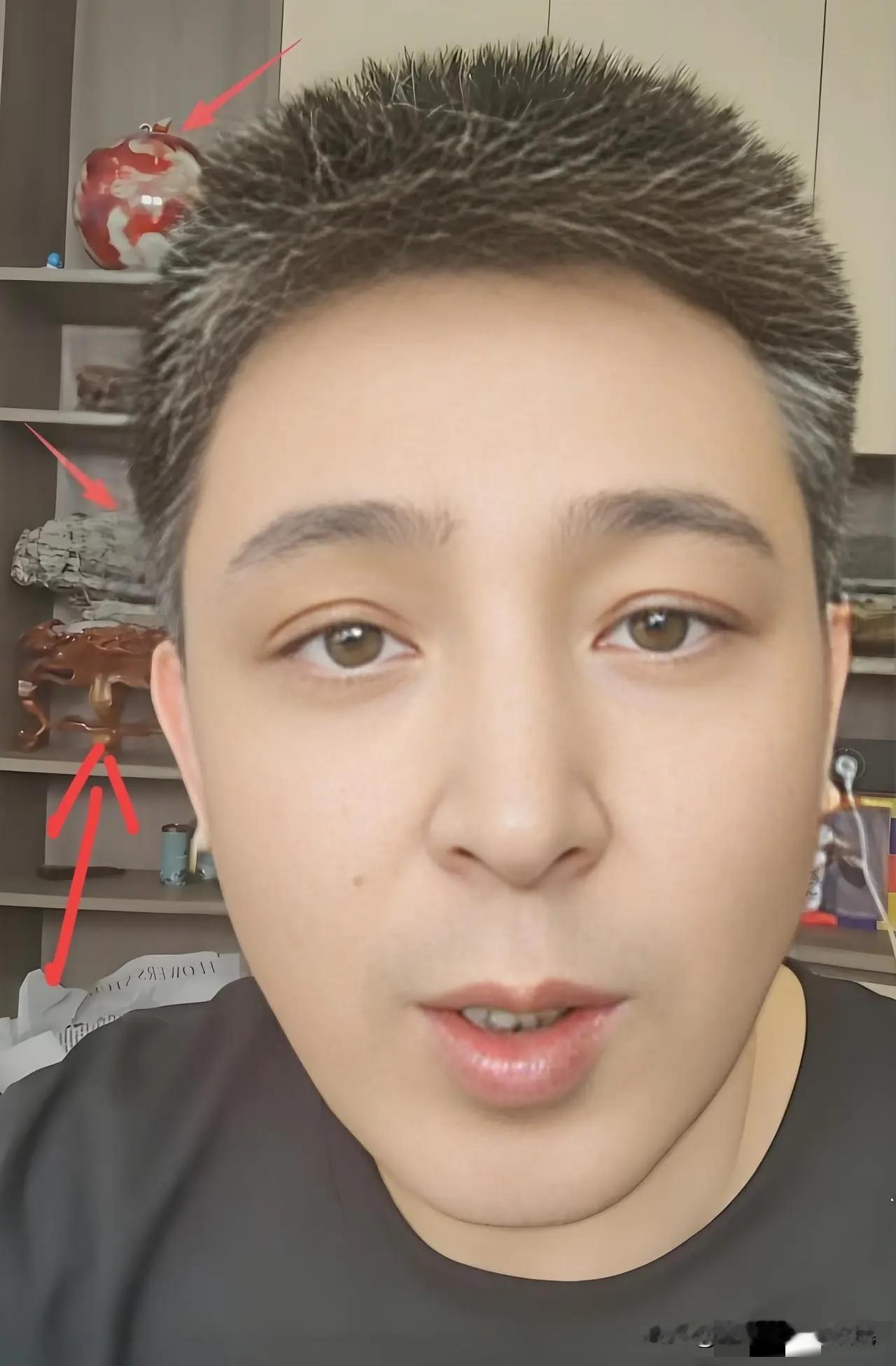 最近孙涛直播火了，不是因为小品说得好，而是家里的橱柜意外露了馅！有网友一眼