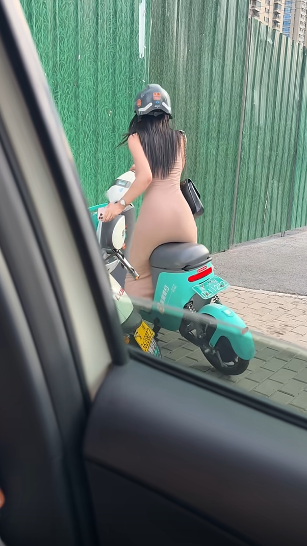 穿的再好看你那三天没洗的头发告诉了我，你很邋遢……[裂开]